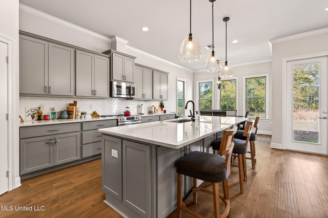 105 Jefferson Davis Parkway, Picayune, MS 39466