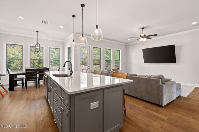 105 Jefferson Davis Parkway, Picayune, MS 39466