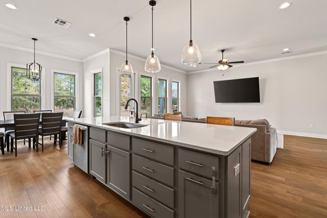 105 Jefferson Davis Parkway, Picayune, MS 39466