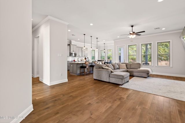 105 Jefferson Davis Parkway, Picayune, MS 39466