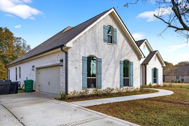 105 Jefferson Davis Parkway, Picayune, MS 39466