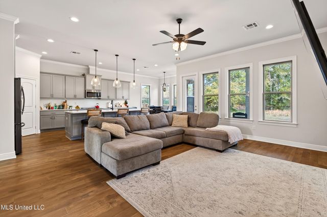 105 Jefferson Davis Parkway, Picayune, MS 39466