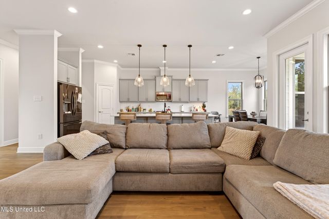 105 Jefferson Davis Parkway, Picayune, MS 39466