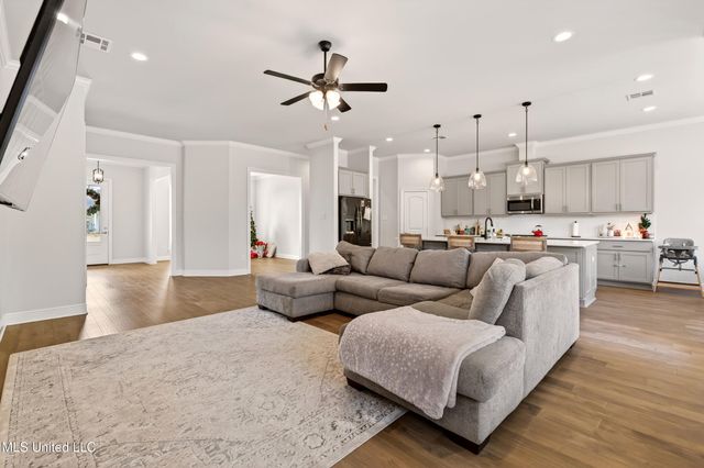 105 Jefferson Davis Parkway, Picayune, MS 39466