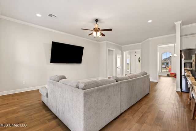 105 Jefferson Davis Parkway, Picayune, MS 39466