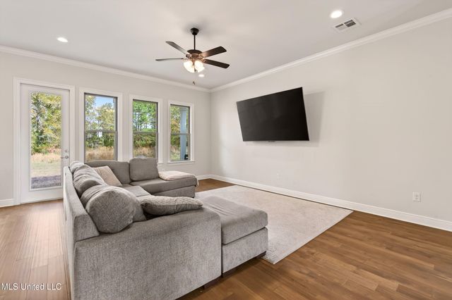 105 Jefferson Davis Parkway, Picayune, MS 39466