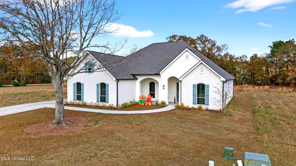 105 Jefferson Davis Parkway, Picayune, MS 39466