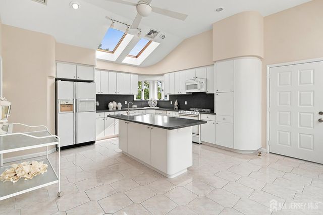 189 Kensington Avenue, Colonia, NJ 07067