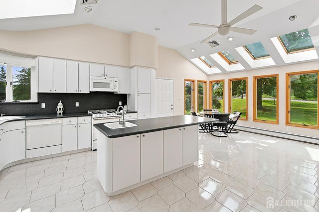 189 Kensington Avenue, Colonia, NJ 07067