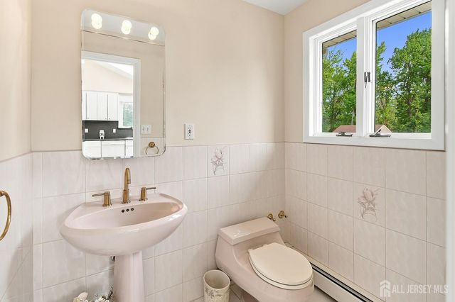 189 Kensington Avenue, Colonia, NJ 07067