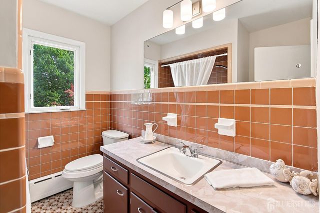 189 Kensington Avenue, Colonia, NJ 07067