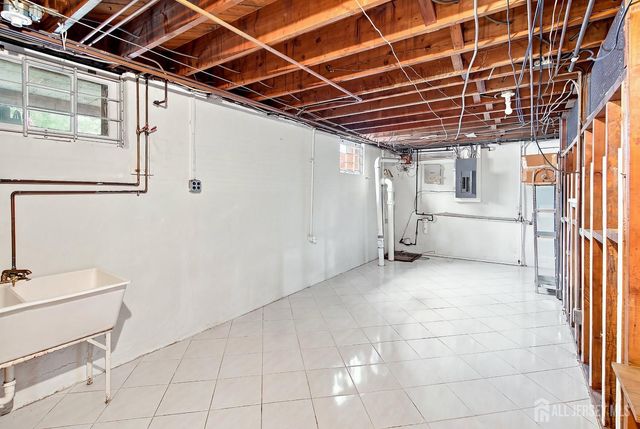 189 Kensington Avenue, Colonia, NJ 07067
