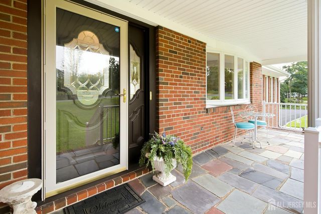 189 Kensington Avenue, Colonia, NJ 07067