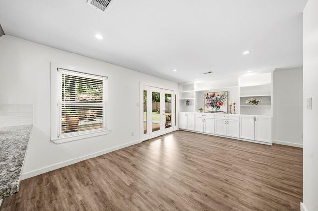 9634 Meadowglen Lane, Houston, TX 77063
