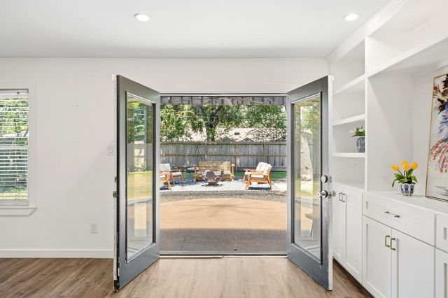 9634 Meadowglen Lane, Houston, TX 77063