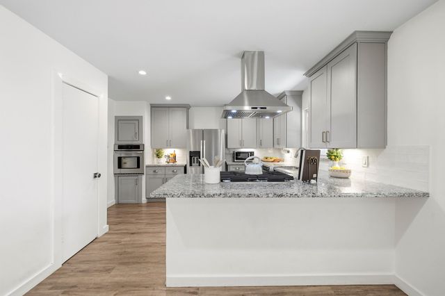 9634 Meadowglen Lane, Houston, TX 77063