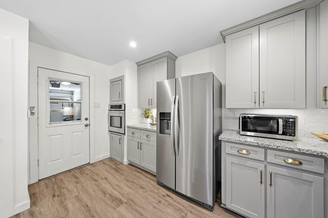 9634 Meadowglen Lane, Houston, TX 77063