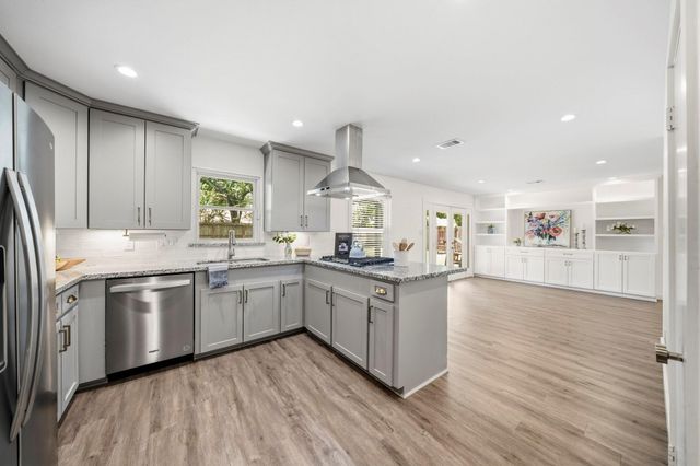 9634 Meadowglen Lane, Houston, TX 77063