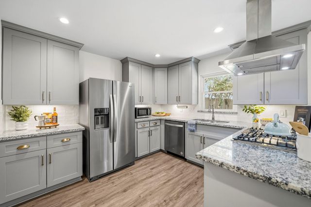 9634 Meadowglen Lane, Houston, TX 77063