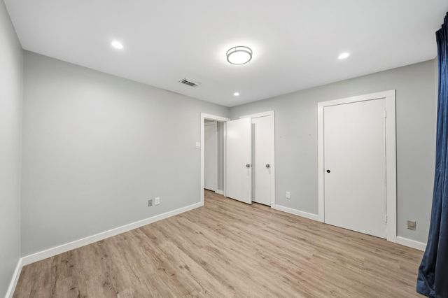 9634 Meadowglen Lane, Houston, TX 77063