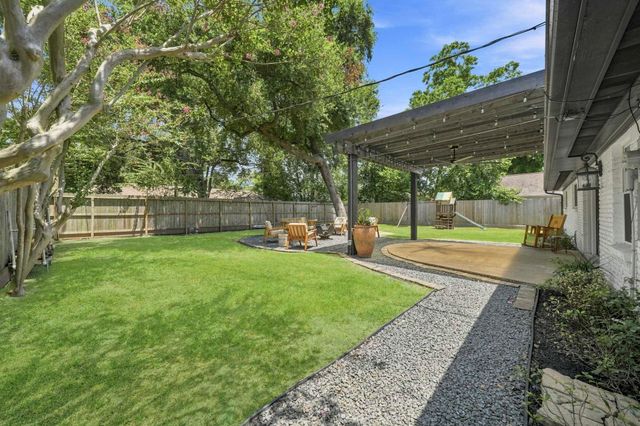 9634 Meadowglen Lane, Houston, TX 77063