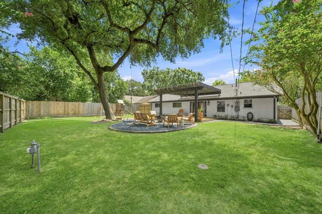 9634 Meadowglen Lane, Houston, TX 77063