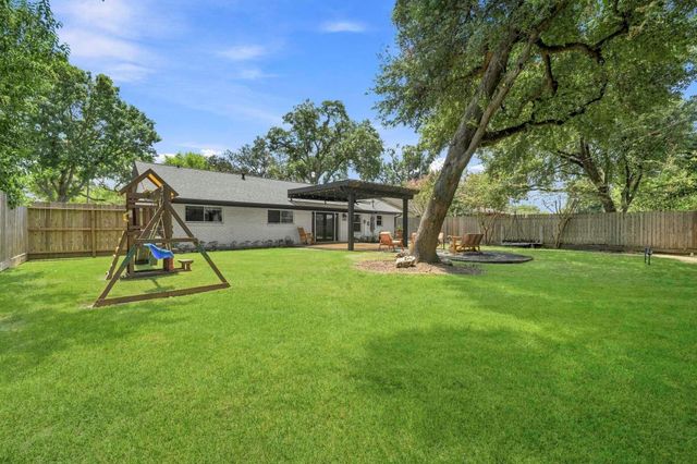 9634 Meadowglen Lane, Houston, TX 77063