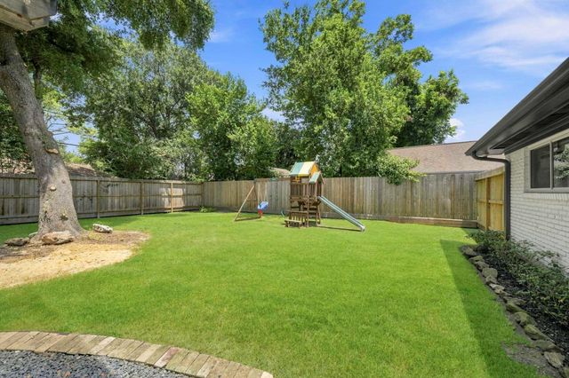 9634 Meadowglen Lane, Houston, TX 77063