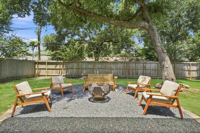 9634 Meadowglen Lane, Houston, TX 77063