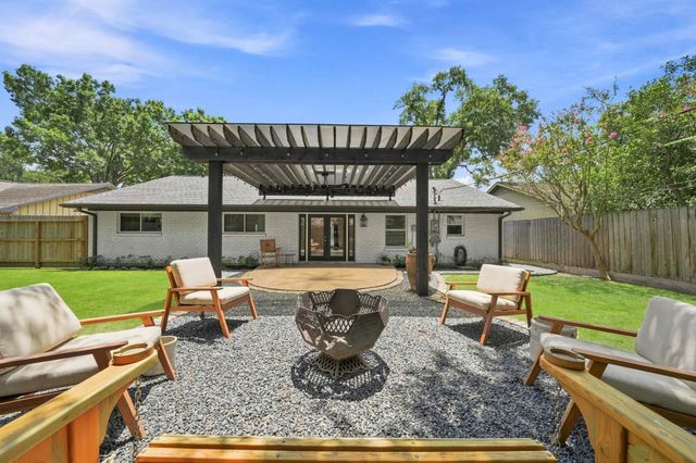 9634 Meadowglen Lane, Houston, TX 77063