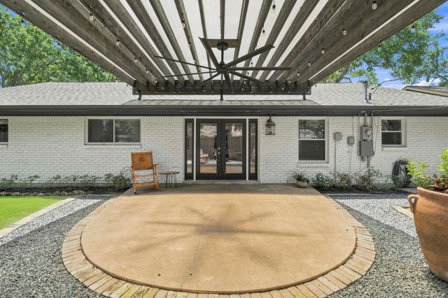 9634 Meadowglen Lane, Houston, TX 77063