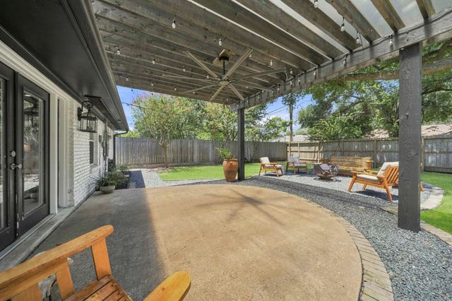 9634 Meadowglen Lane, Houston, TX 77063