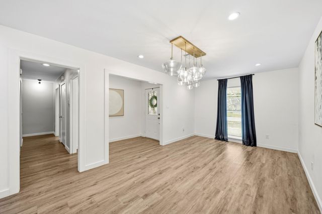 9634 Meadowglen Lane, Houston, TX 77063