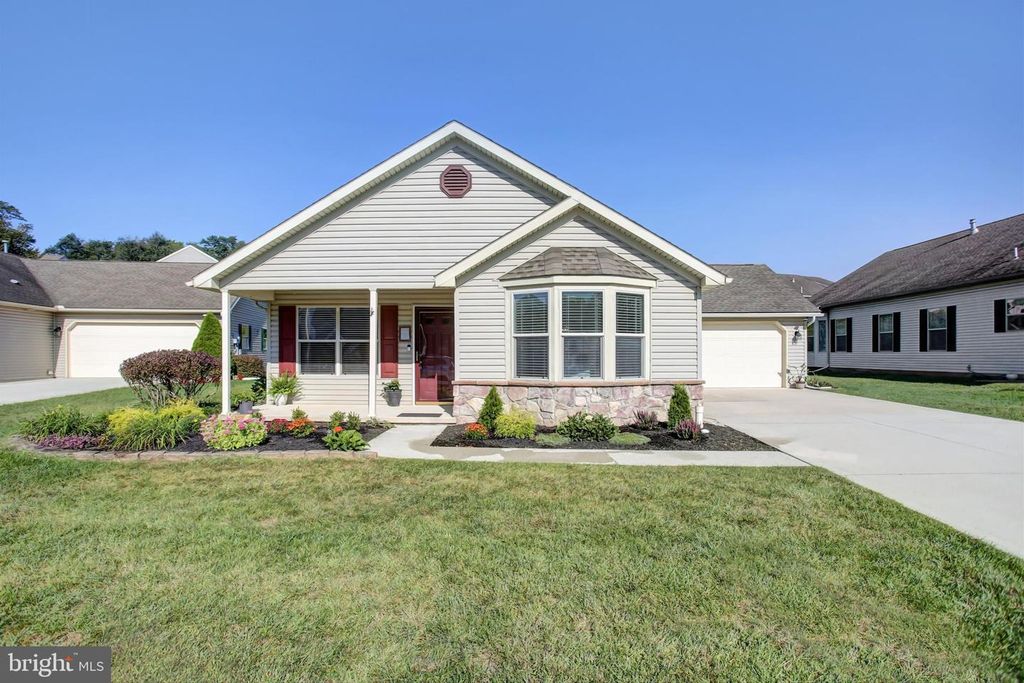 81 LANTERN LN, Shippensburg, PA 17257