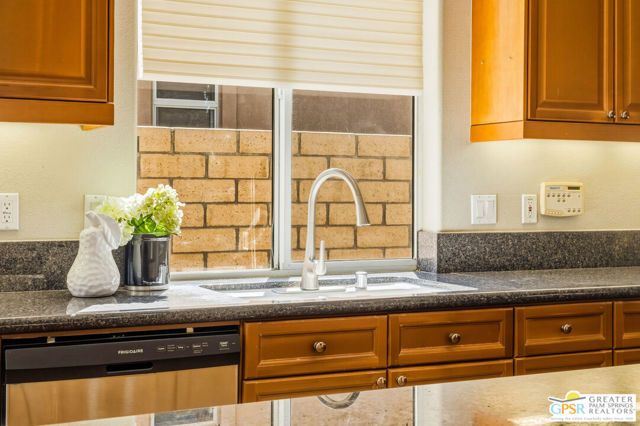 2 Brentwood Way, Palm Desert, CA 92260