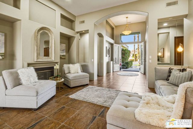 2 Brentwood Way, Palm Desert, CA 92260
