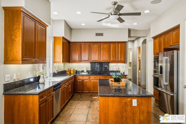 2 Brentwood Way, Palm Desert, CA 92260