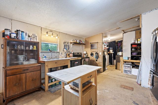 1128 County Road 429, Cleburne, TX 76031