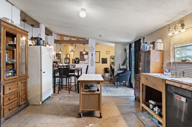 1128 County Road 429, Cleburne, TX 76031