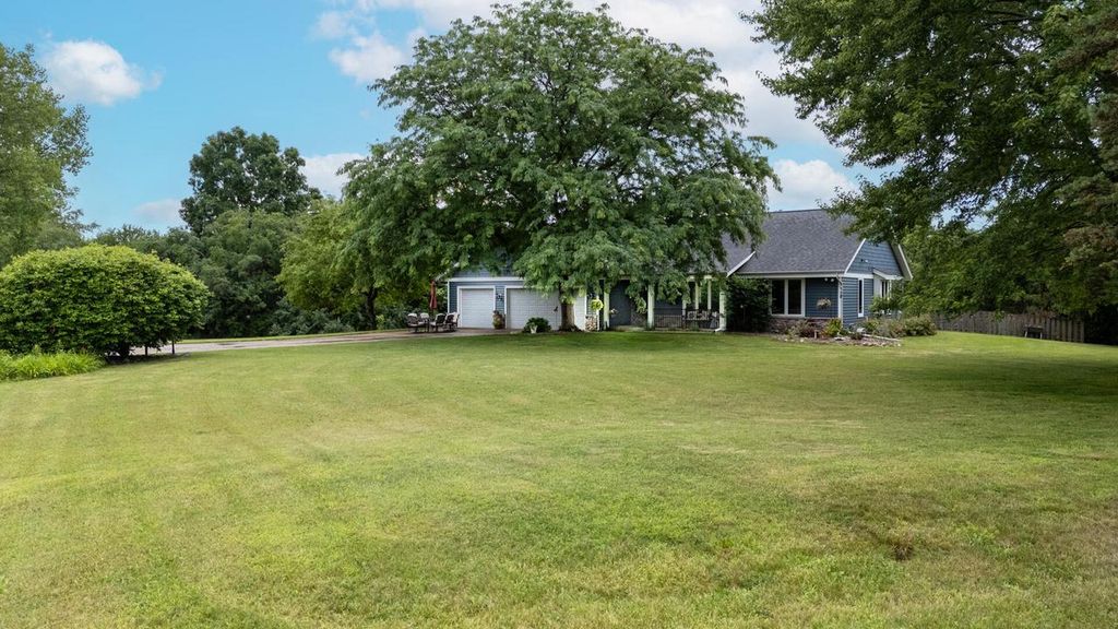 W328N4683 Circle DRIVE, Nashotah, WI 53058