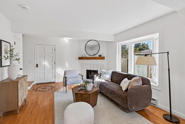 83 Devonshire Avenue 7, Mountain View, CA 94043