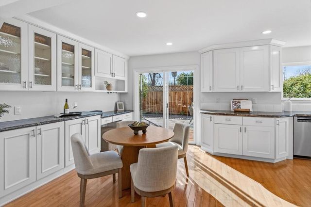 83 Devonshire Avenue 7, Mountain View, CA 94043