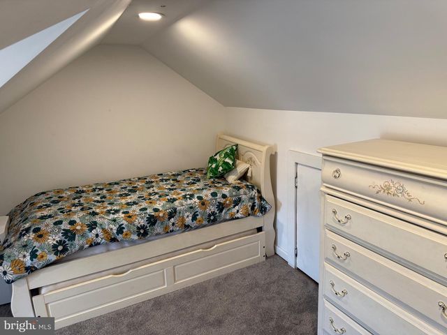 84 E BURLINGTON ST, Bordentown, NJ 08505