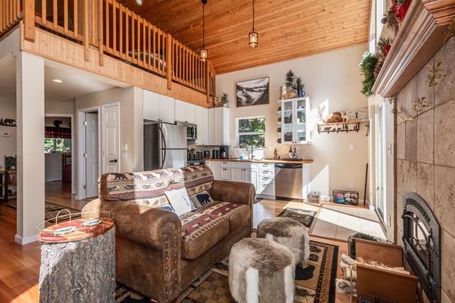 1070 Mountain View Rd, Arnold, CA 95223