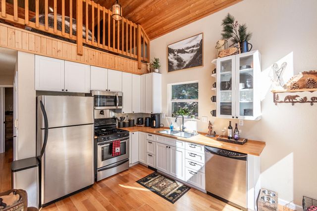 1070 Mountain View Rd, Arnold, CA 95223