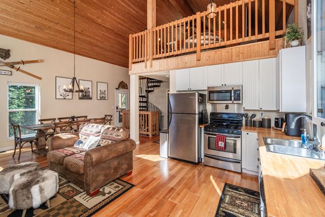 1070 Mountain View Rd, Arnold, CA 95223