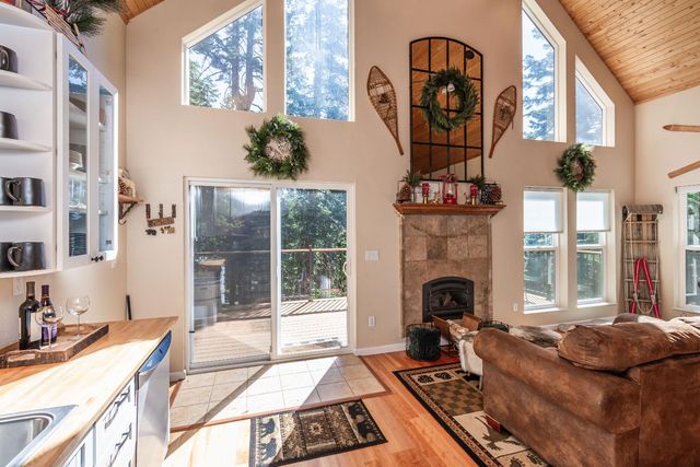 1070 Mountain View Rd, Arnold, CA 95223