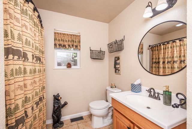 1070 Mountain View Rd, Arnold, CA 95223