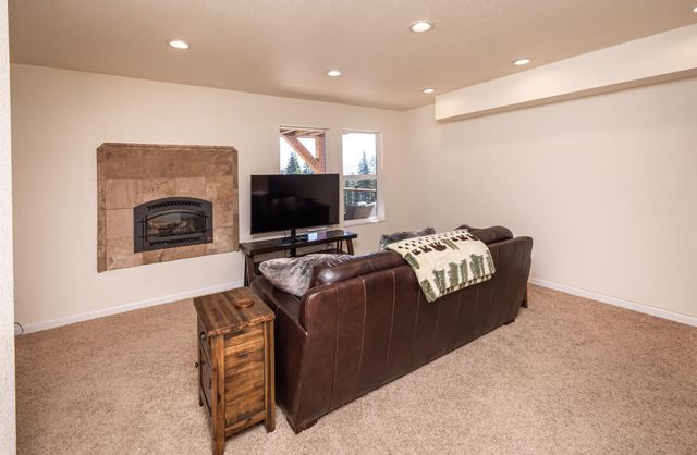 1070 Mountain View Rd, Arnold, CA 95223