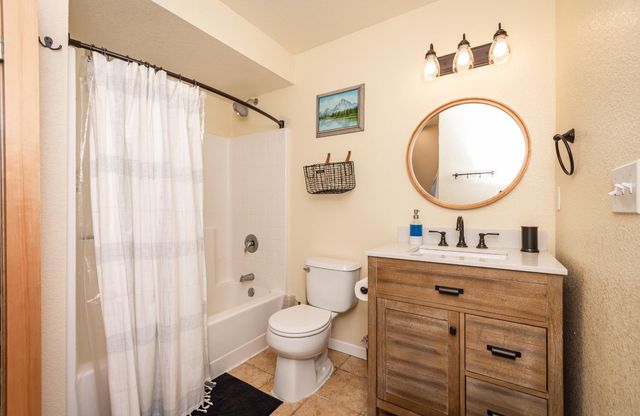 1070 Mountain View Rd, Arnold, CA 95223